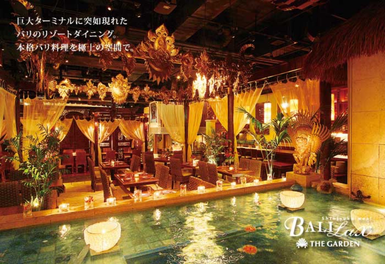 バリラックス ザ ガーデン 新宿の店内。バリ島リゾートを思わせる観葉植物とアジアンインテリアで彩られた非日常の貸切空間