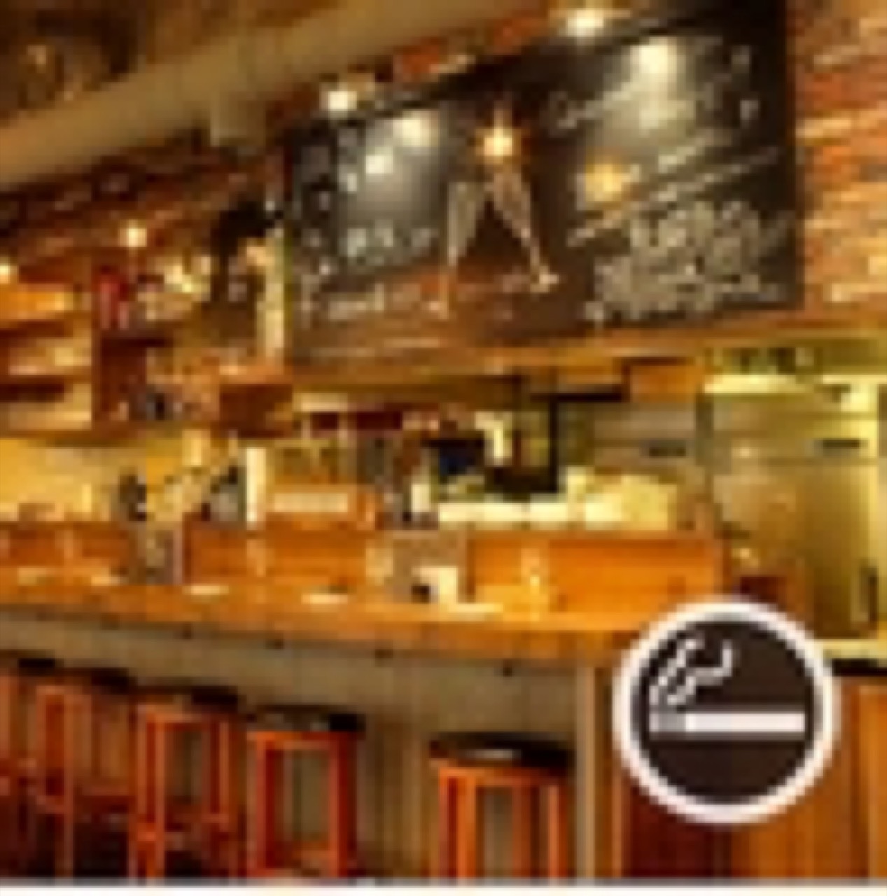 Callejero 船橋の店内・バーカウンターとスツール席
