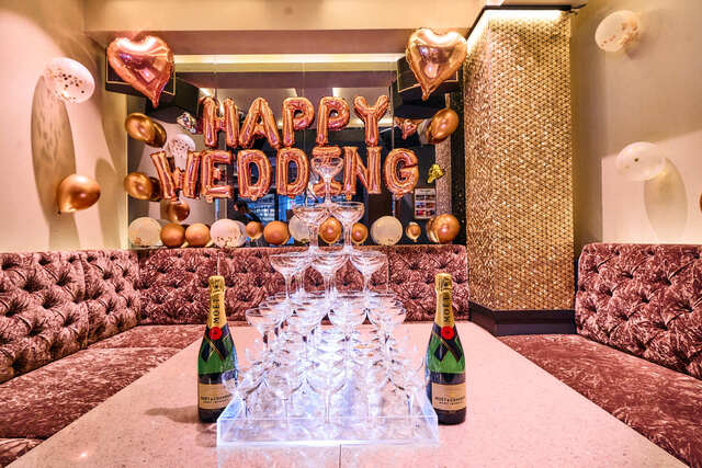 ROSE EBISU（ローズ 恵比寿）HAPPY WEDDING装飾とシャンパンタワーの貸切演出