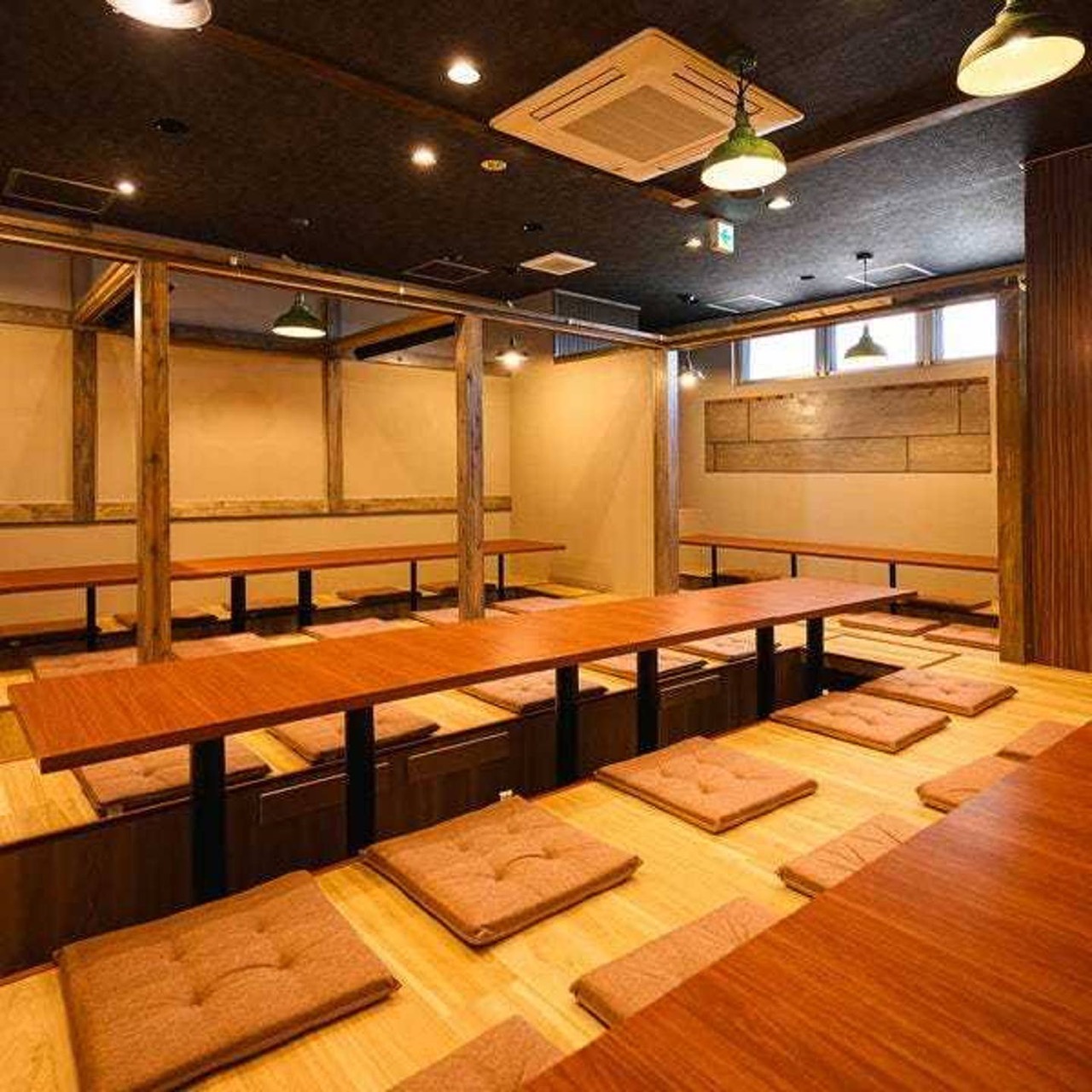 吉屋 川崎店の店内・座敷の宴会場(掘りごたつ席)