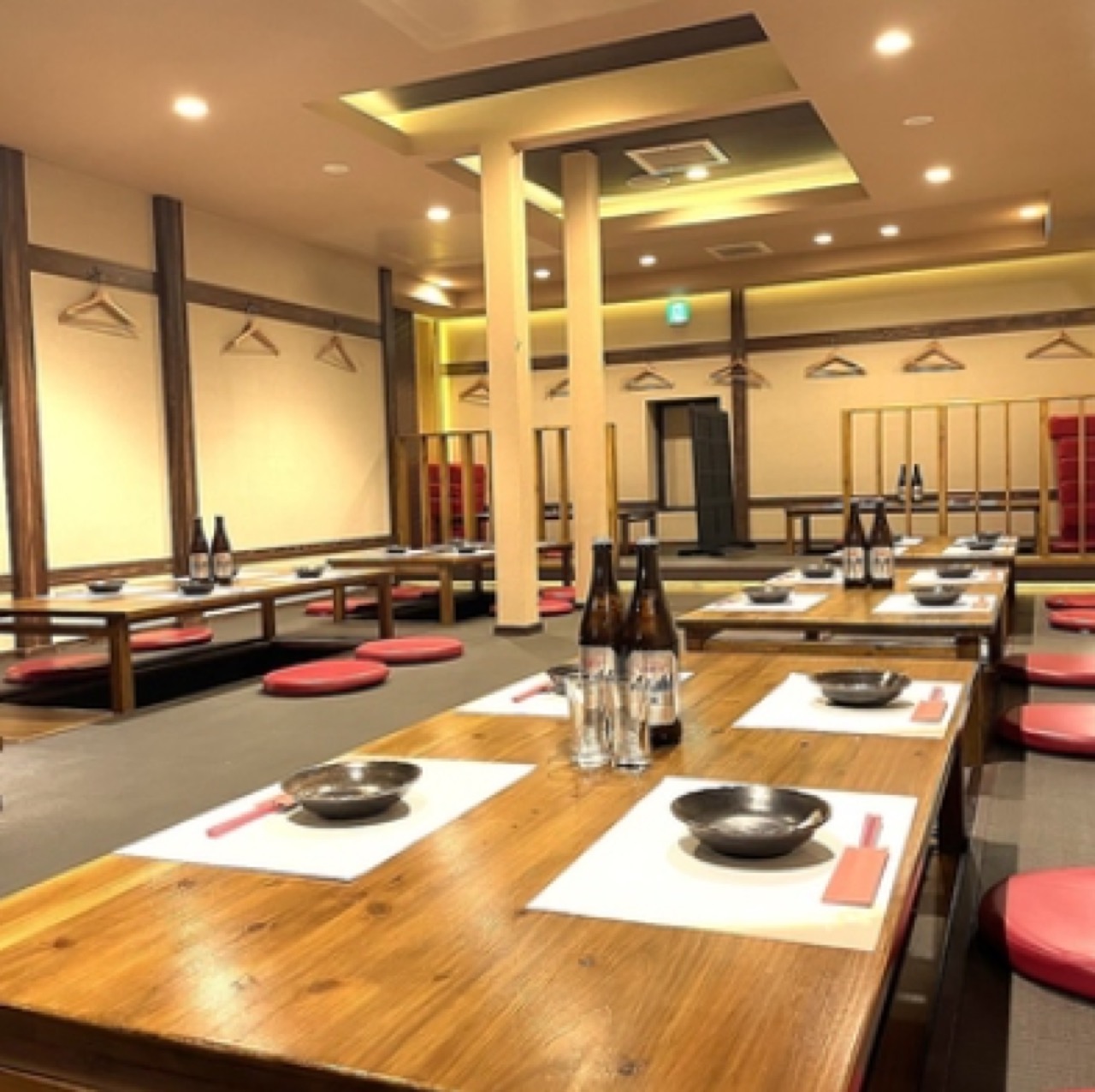 とたんの板場 武蔵小杉の店内・お座敷の宴会場とテーブル席