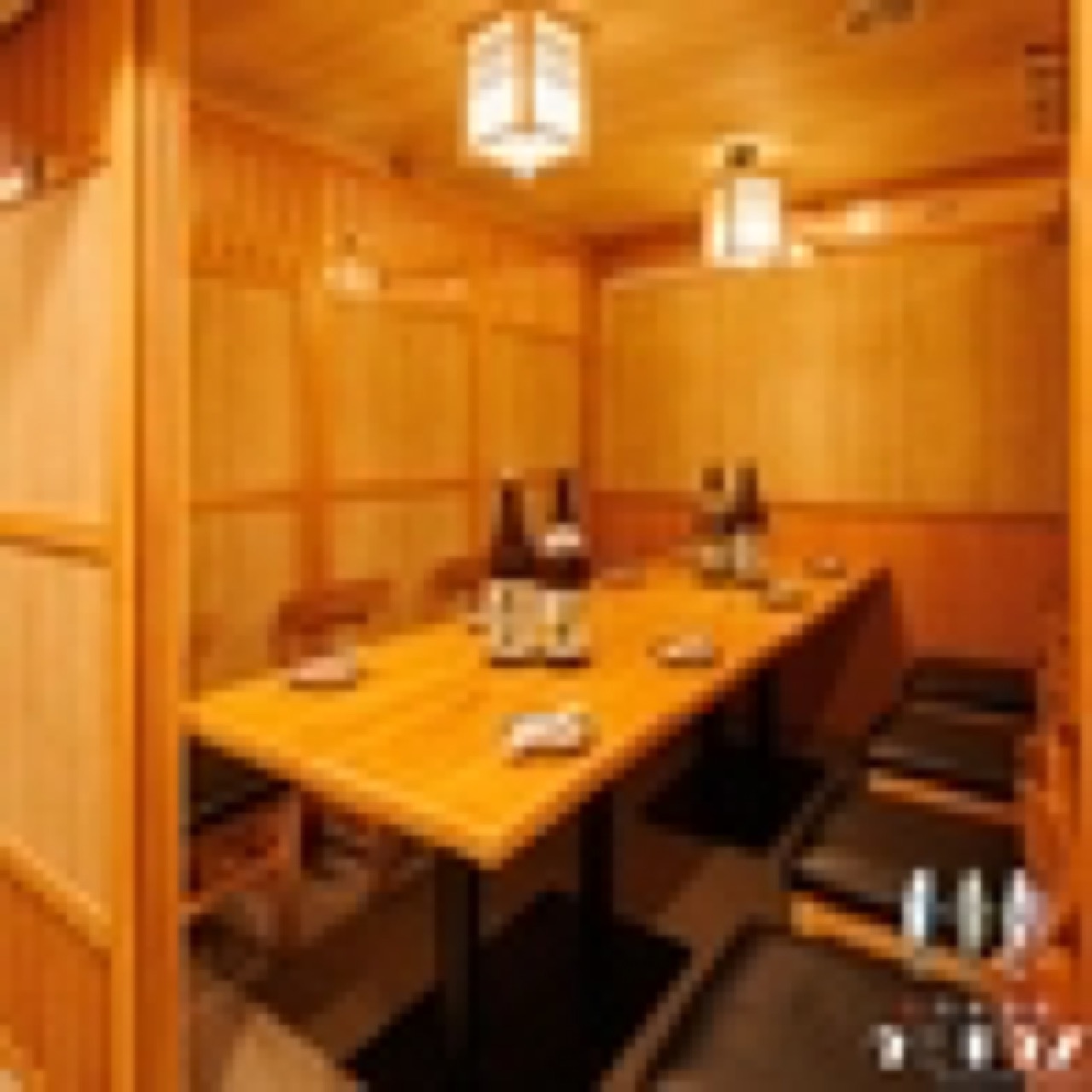 ウミボウズ 船橋店の木目調の個室・テーブル席